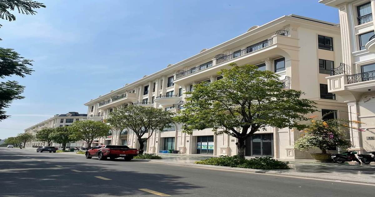 Cần chuyển lại phố đi bộ thương mại Vạn Phúc Royal, 7mx20m, view đẹp, mặt tiền đường 20m